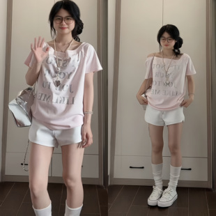 韓系甜美減齡粉色斜肩短袖 慵懶風(fēng)寬松露肩上衣 2025新款 t恤女夏季