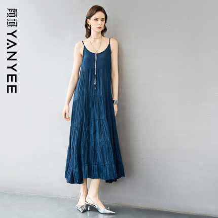 颜域春季百褶吊带连衣裙女2026新款松弛感法式复古遮肉显瘦长裙子