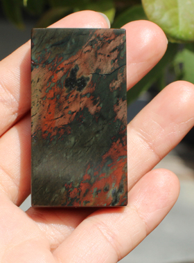 新疆塔青地表戈壁料枫叶红皮吊坠