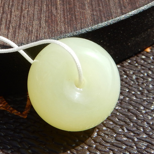 亮眼方言和田玉精品佩戴级新疆且末老坑料黄口小平安扣吊坠挂件A2