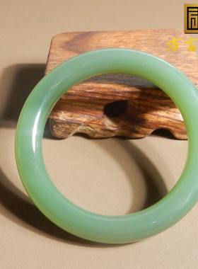 俄罗斯料碧玉手镯54mm正装手镯