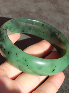 嗨翻天方言和田玉精品特色俄料乌兰海碧玉苹果绿色卡60正装手镯A8