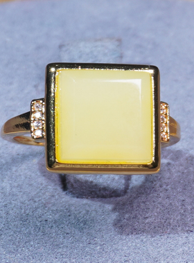 方言新疆细腻鸡油黄玉银镶玉戒指