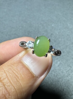 放漏方言和田玉精品老坑俄料碧玉苹果绿无黑点精美精致活口戒指S