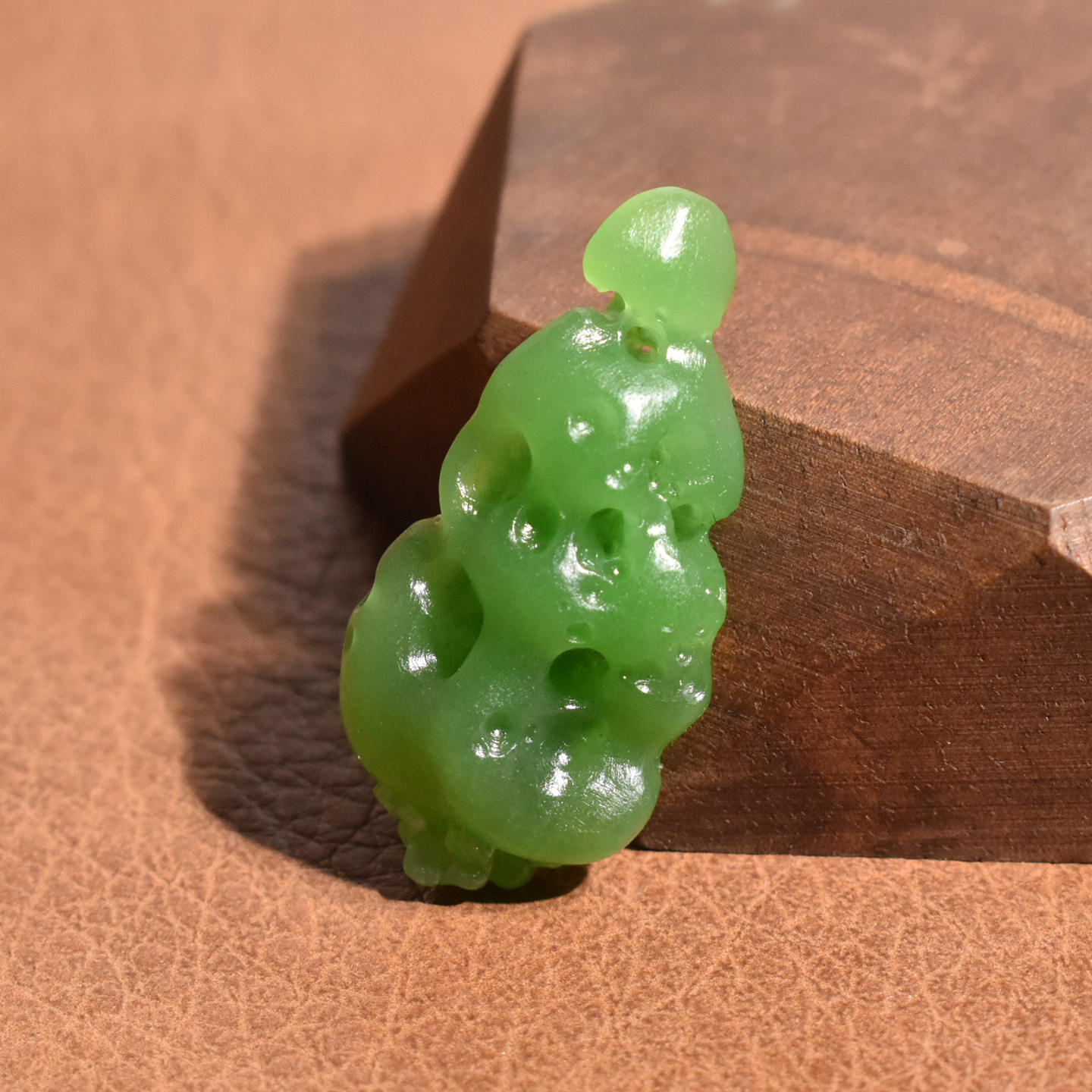 玉禧珠宝稀少俄夹层料和田玉碧玉苹果绿无黑点太湖石玉吊坠挂件A