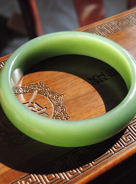 方言放巨漏七号矿珍稀绿色名品玉无结构碧玉内径59正装精品手镯R