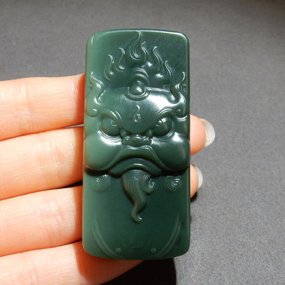 抢疯方言和田玉放巨漏新疆玉龙河沙枣青籽料双色兽面吊坠挂件w