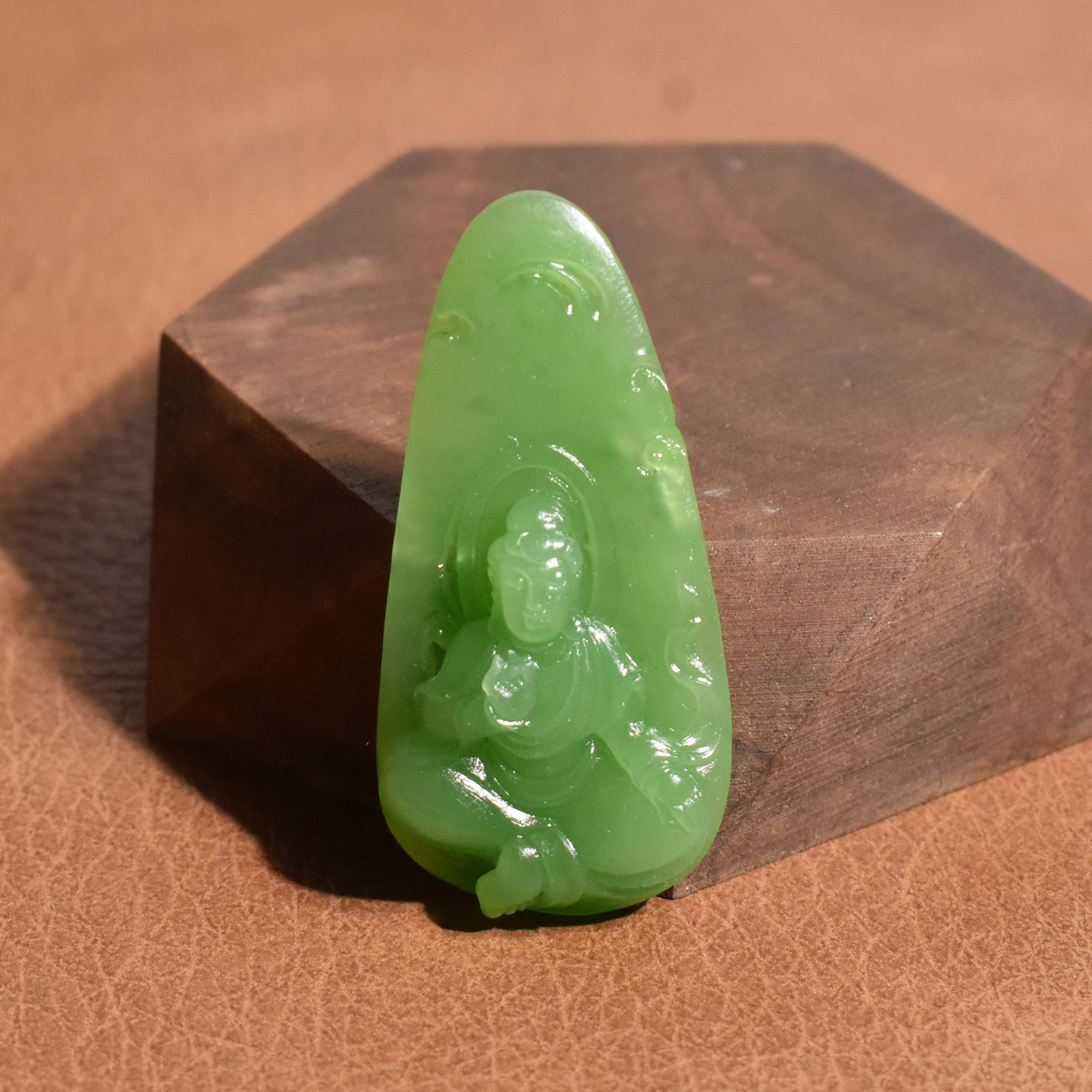 玉禧珠宝2800元稀少夹层料俄料和田玉碧玉苹果绿无黑点观音吊坠A