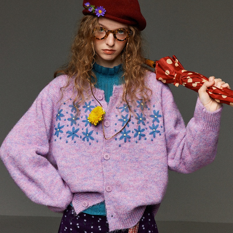 紫色花朵刺绣毛衣外套女2025新款秋冬小香风复古温柔风针织开衫厚