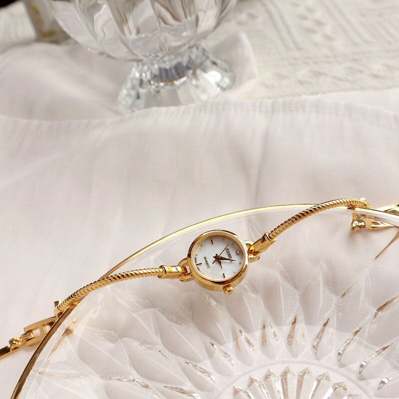 babila手链式小巧精致圆形祖母绿手表ins风格复古小金表石英女表