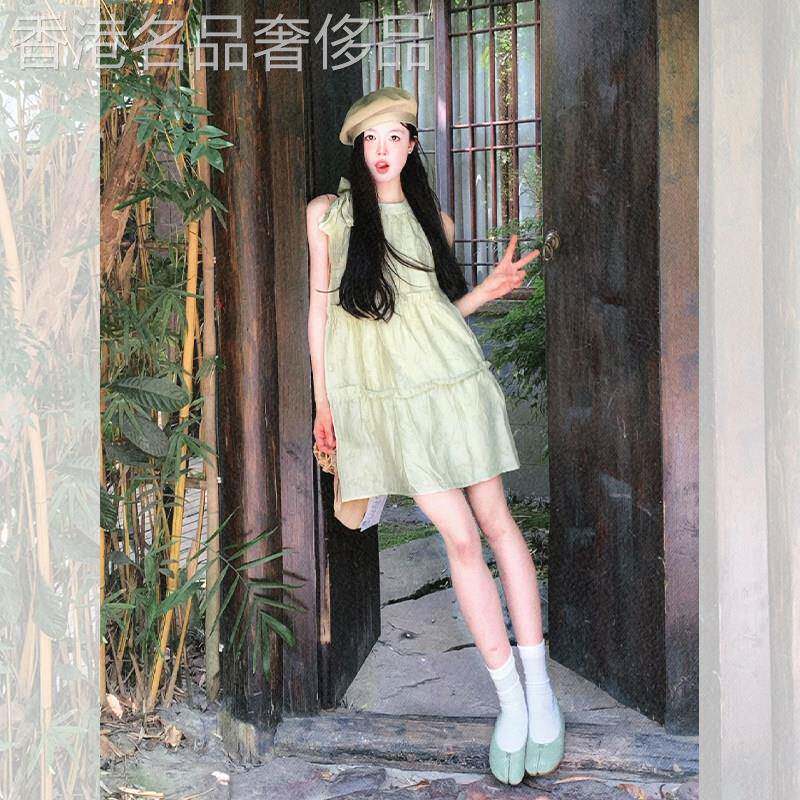 法式小香风绿色背心挂颈洋装女夏季2025新款小个子无袖娃娃裙子