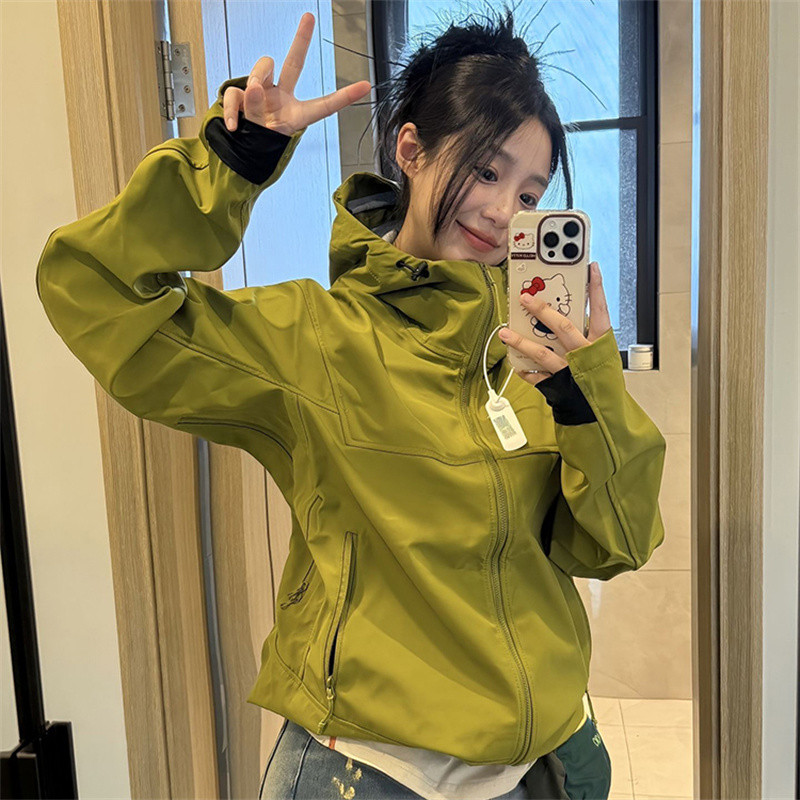 潮牌牛油果绿软壳冲锋衣春秋美式工装连帽外套徒步户外登山服夹克