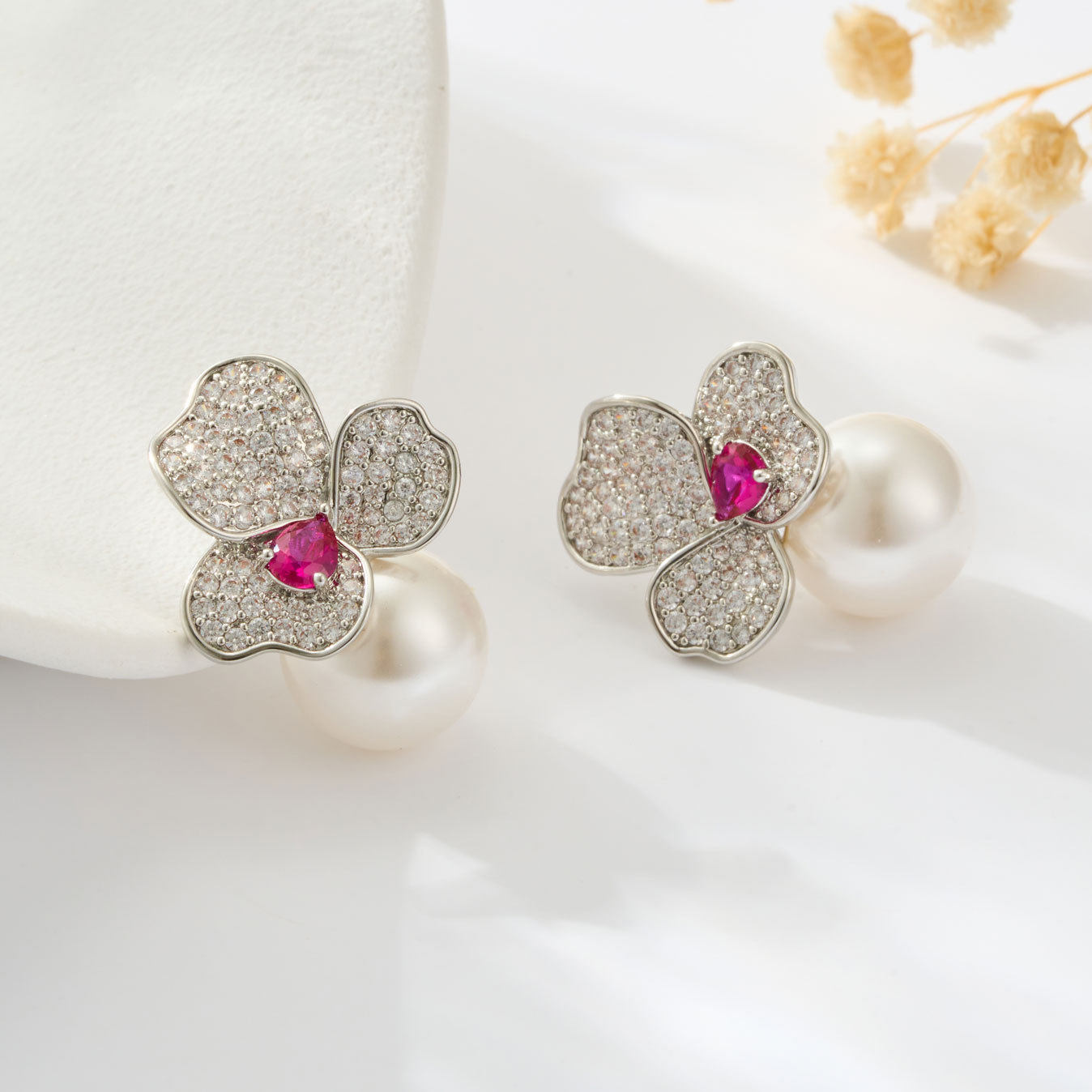 法式漂亮三瓣花耳钉铜合金微镶满锆s925银针轻奢百搭女耳饰