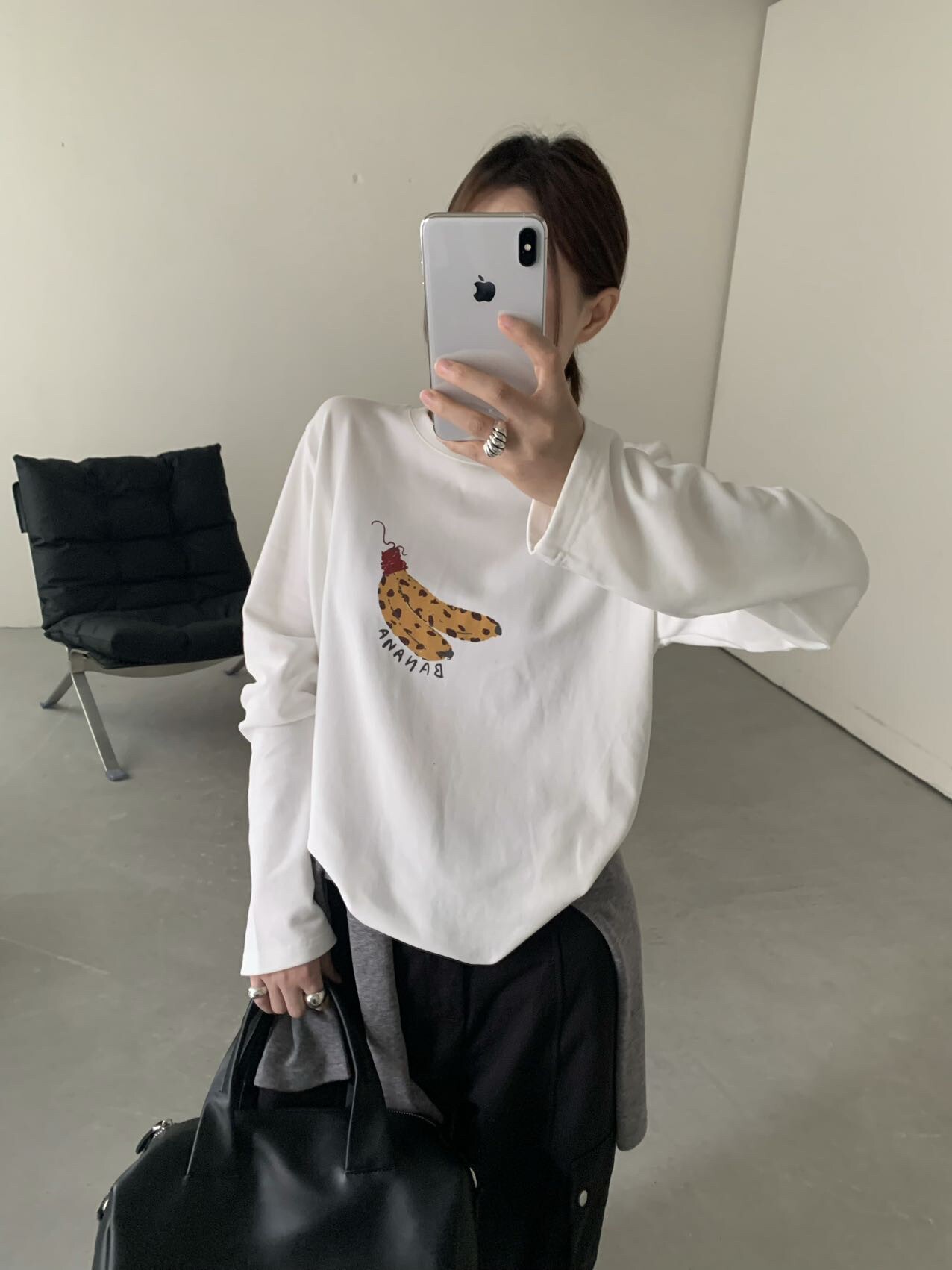 趣味卡通香蕉图案长袖T恤秋季慵懒风显瘦白色外穿打底衫女