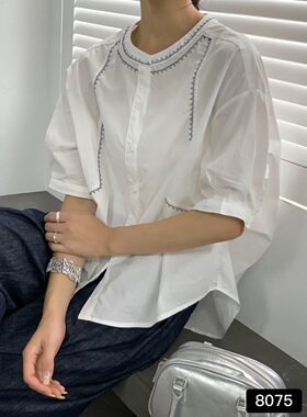 2026新款韩系刺绣花线衬衫女 宽松圆领短袖前短后长棉麻上衣8075#