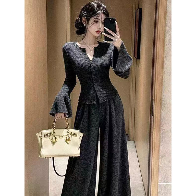 2026年轻熟简约风针织套装女秋季V领收腰显瘦气质两件套大码套装,女装/女士精品,时尚套装,淘宝优惠券,粉丝福利购,淘宝优惠卷