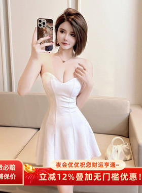 白色性感抹胸小短裙俏皮可爱减龄显瘦连衣裙网红聚会超短裙辣妹装