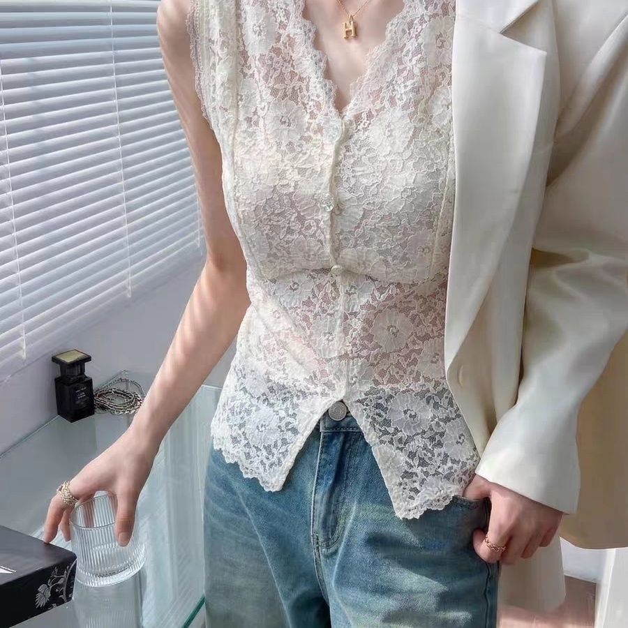 白色v领无袖蕾丝上衣女夏外穿超好看修身背心设计感小众薄款T恤透