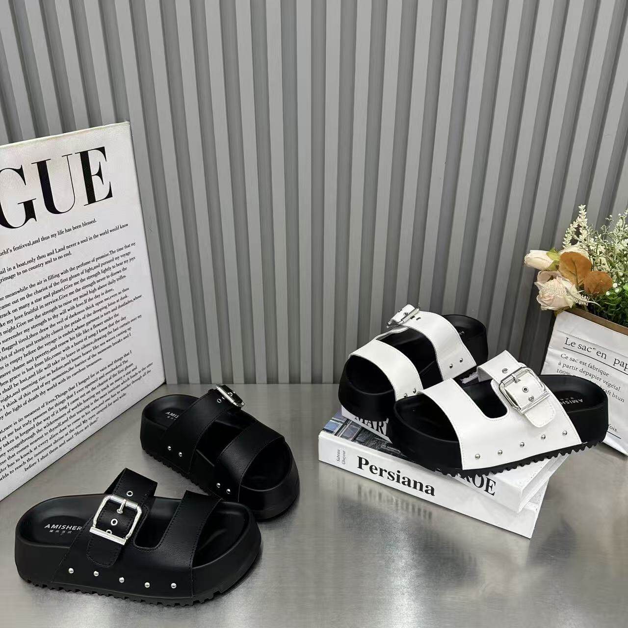 欧洲站2026新款增高厚底铆钉皮带扣拖鞋女外穿甜酷风沙滩休闲凉拖