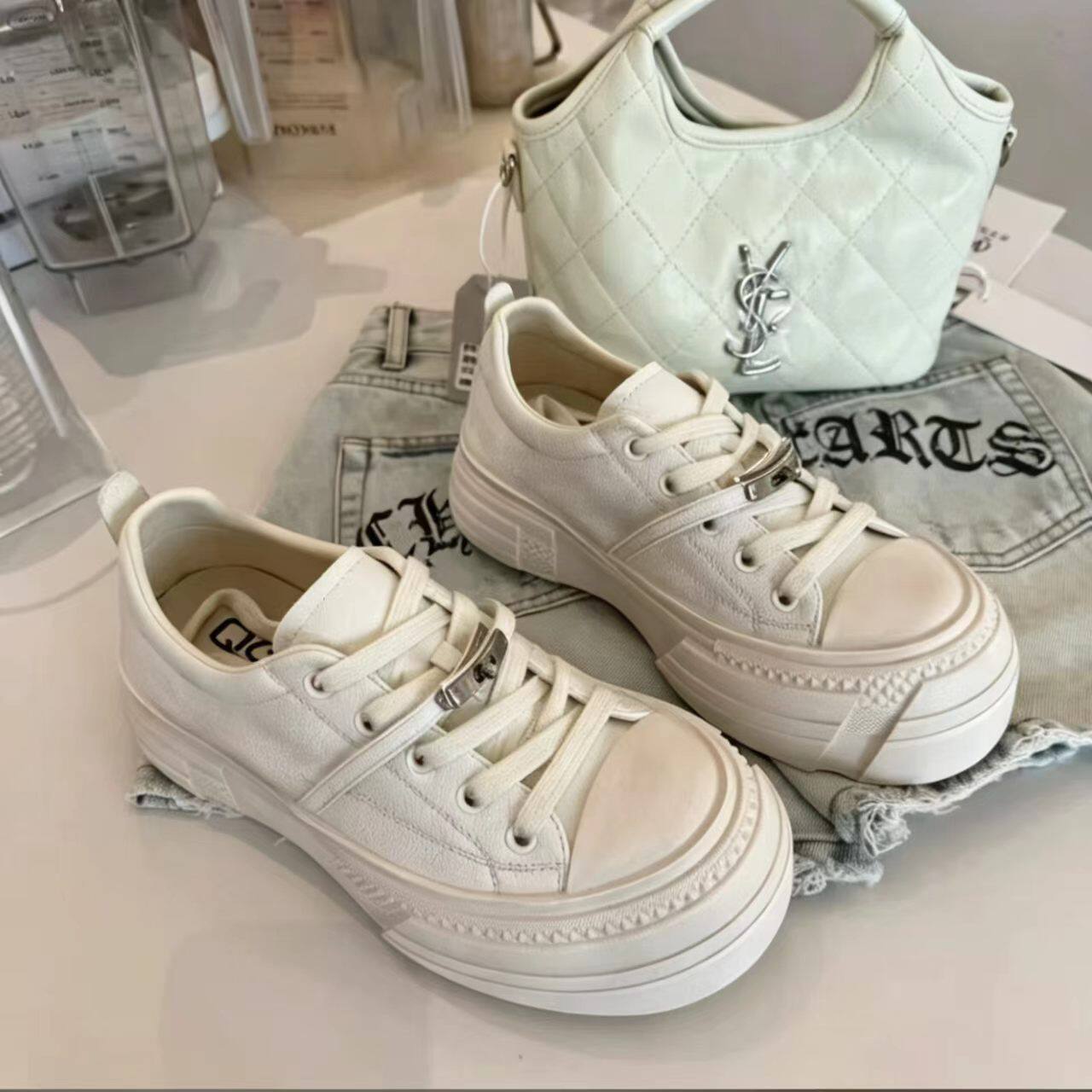 欧货松糕厚底运动小白鞋女2026新款锁扣系带厚底休闲运动脏脏板鞋
