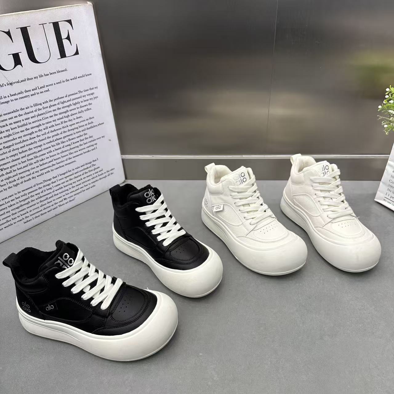 2025新款冬季时尚休闲鞋女韩版厚底舒适百搭运动加绒高帮大头板鞋