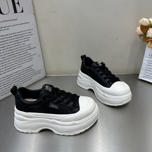 单鞋 欧洲站2026早春新款 减龄小众板鞋 街拍超轻厚底女鞋 松糕小白鞋