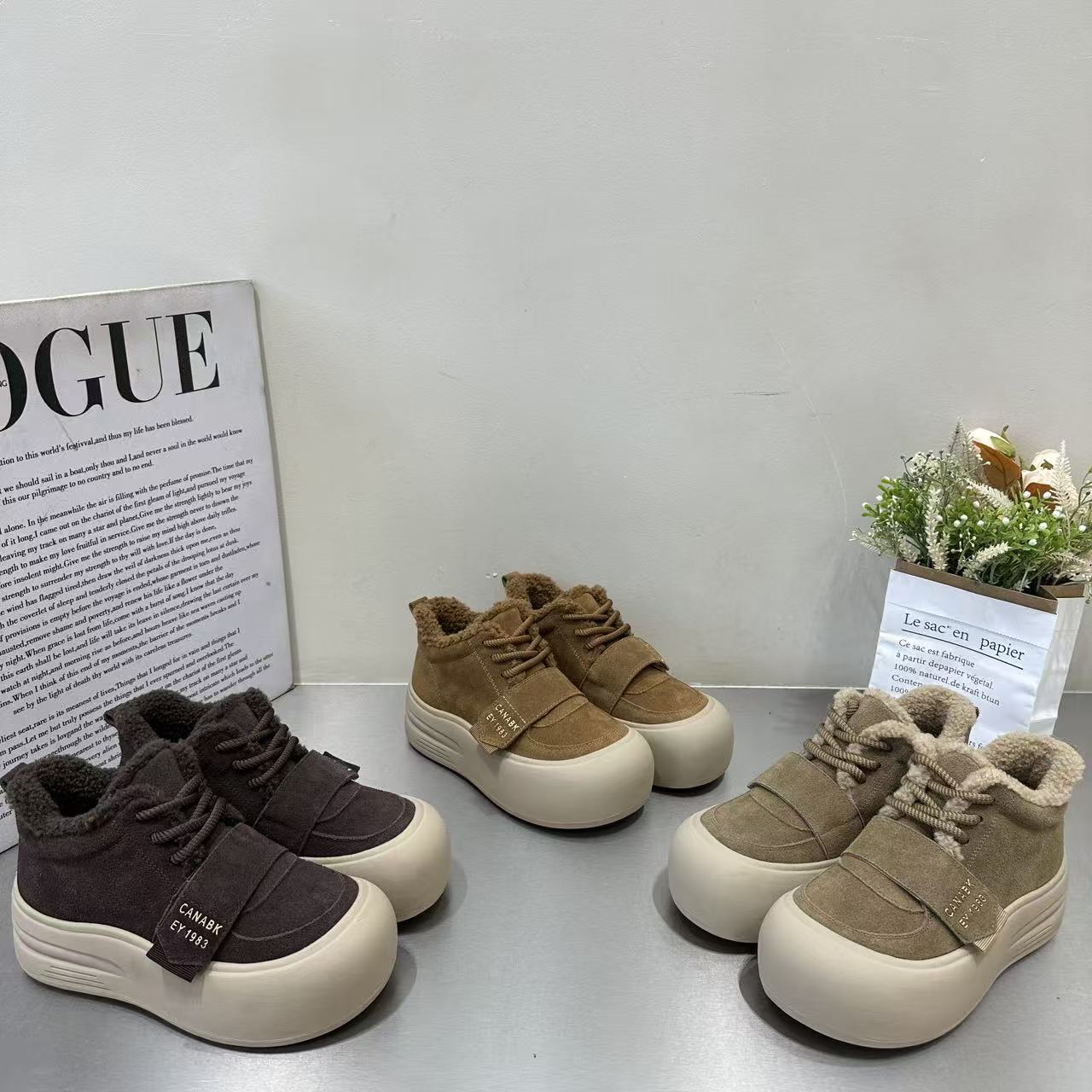 欧货魔术贴加绒面包鞋女2025冬季新款丑萌美拉德色系厚底松糕棉鞋