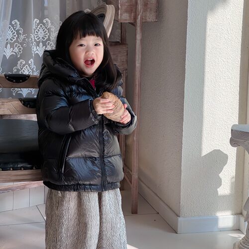 短款加厚儿童潮牌黑金羽绒服