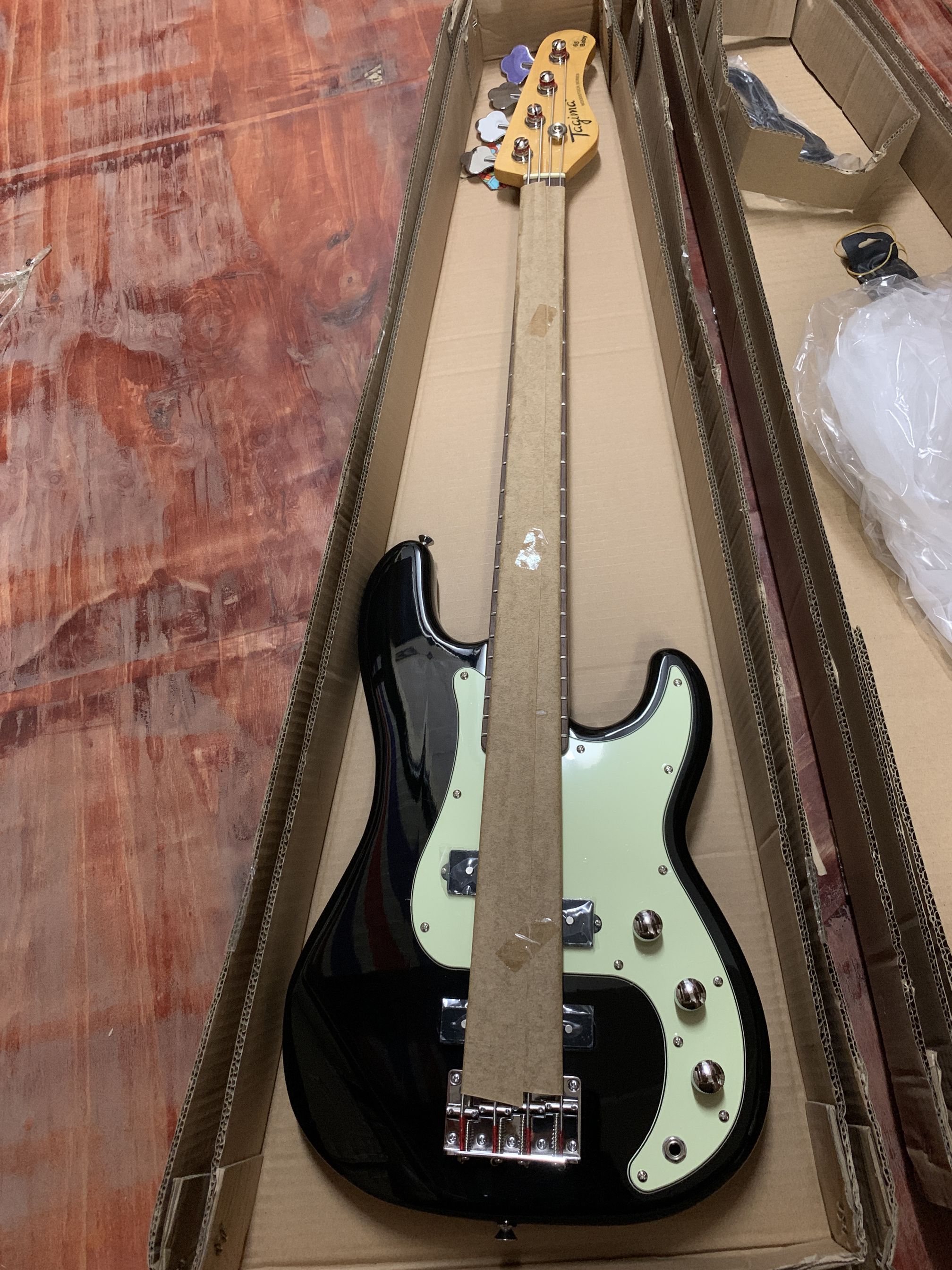 (全新特价清仓品)Tagima塔吉玛Bass TW65-Baby 酷黑色 四弦贝斯