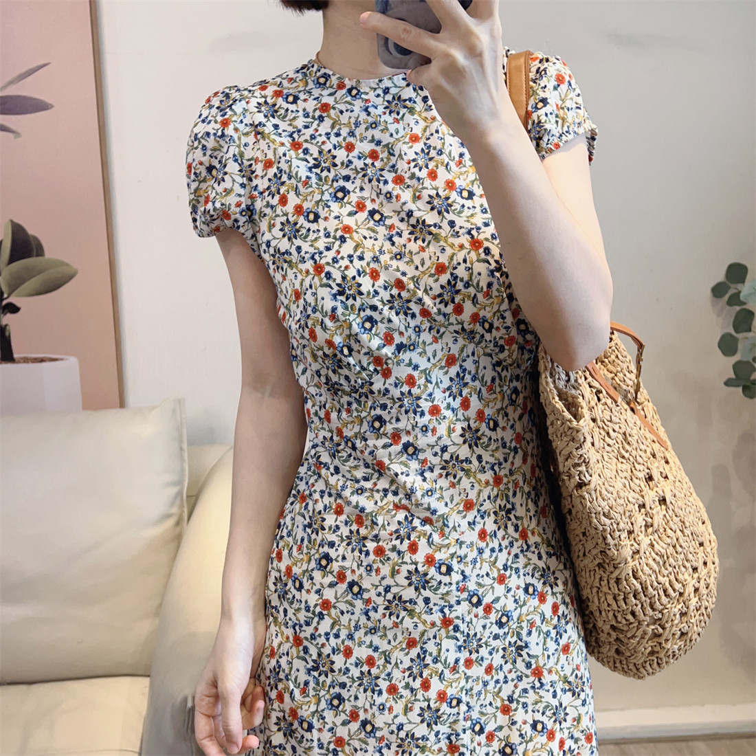 斯斯0328 花开了  法系温柔棉质立体泡泡袖印花纤细感圆领连衣裙