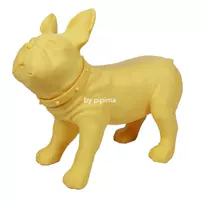 Желтая стоящая собака