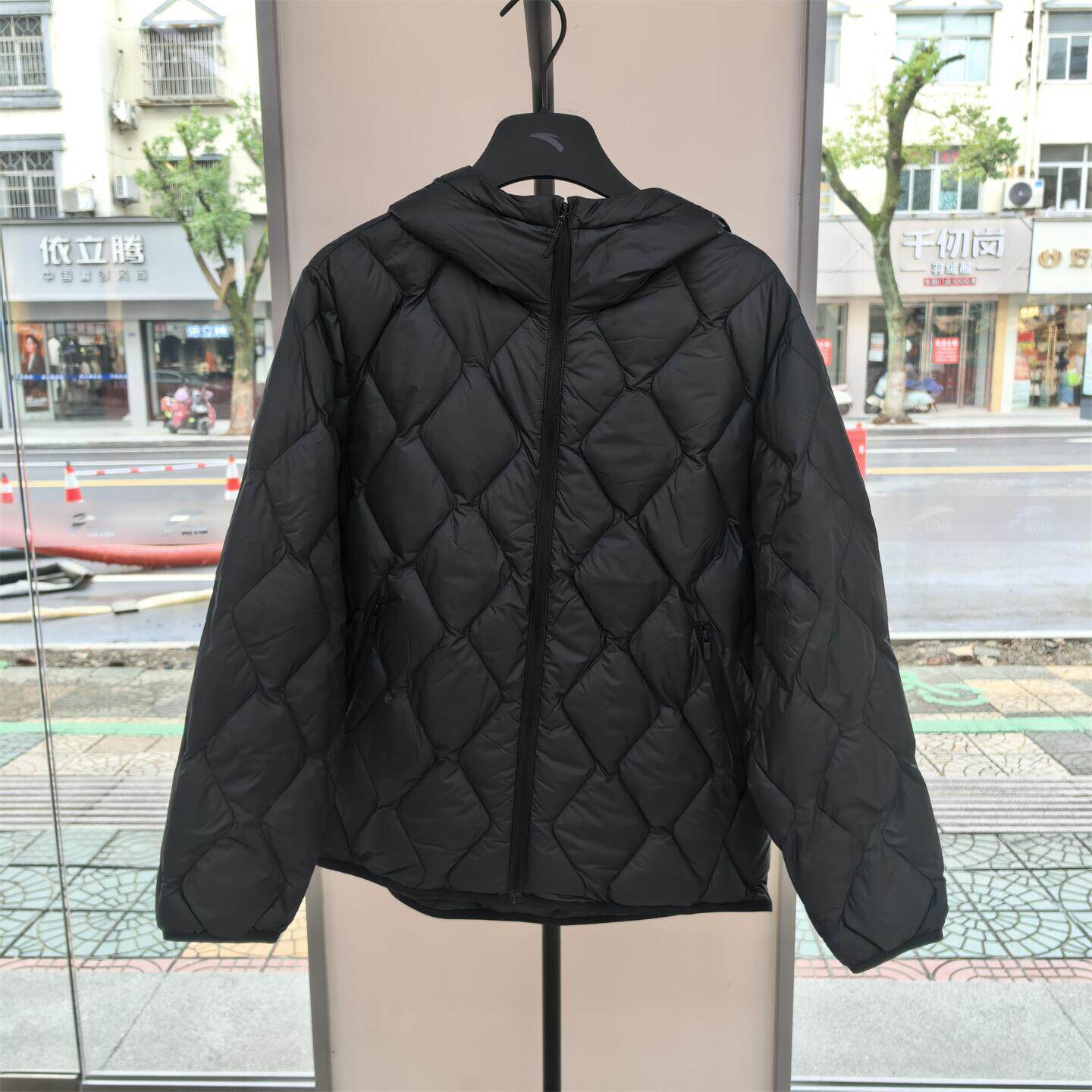 安踏羽绒服女款2026冬季新款防风保暖宽松轻薄连帽上衣162647901