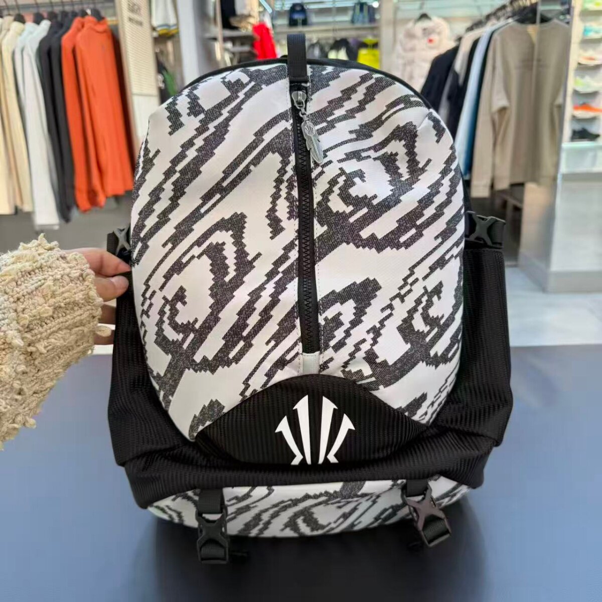 安踏运动欧文系列篮球背包男女休闲大容量通勤双肩背包192611151