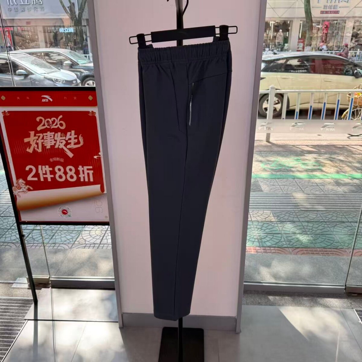 安踏运动裤男2026春季新款休闲舒适潮流百搭梭织直筒裤152617304S