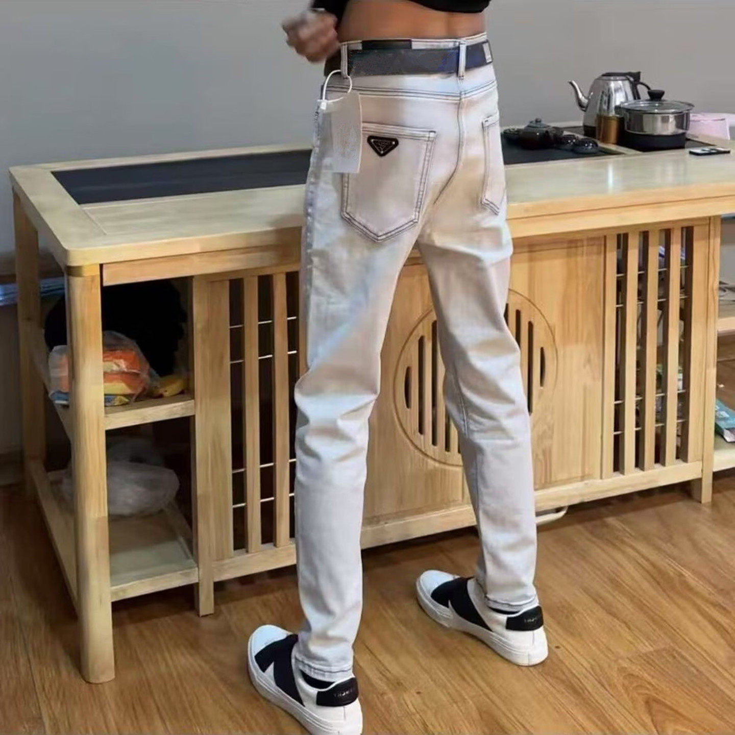 秋冬款欧美潮牌三角标徽章牛仔裤男修身直筒弹力休闲潮流浅灰长裤,男装,牛仔裤,淘宝优惠券,粉丝福利购,淘宝优惠卷