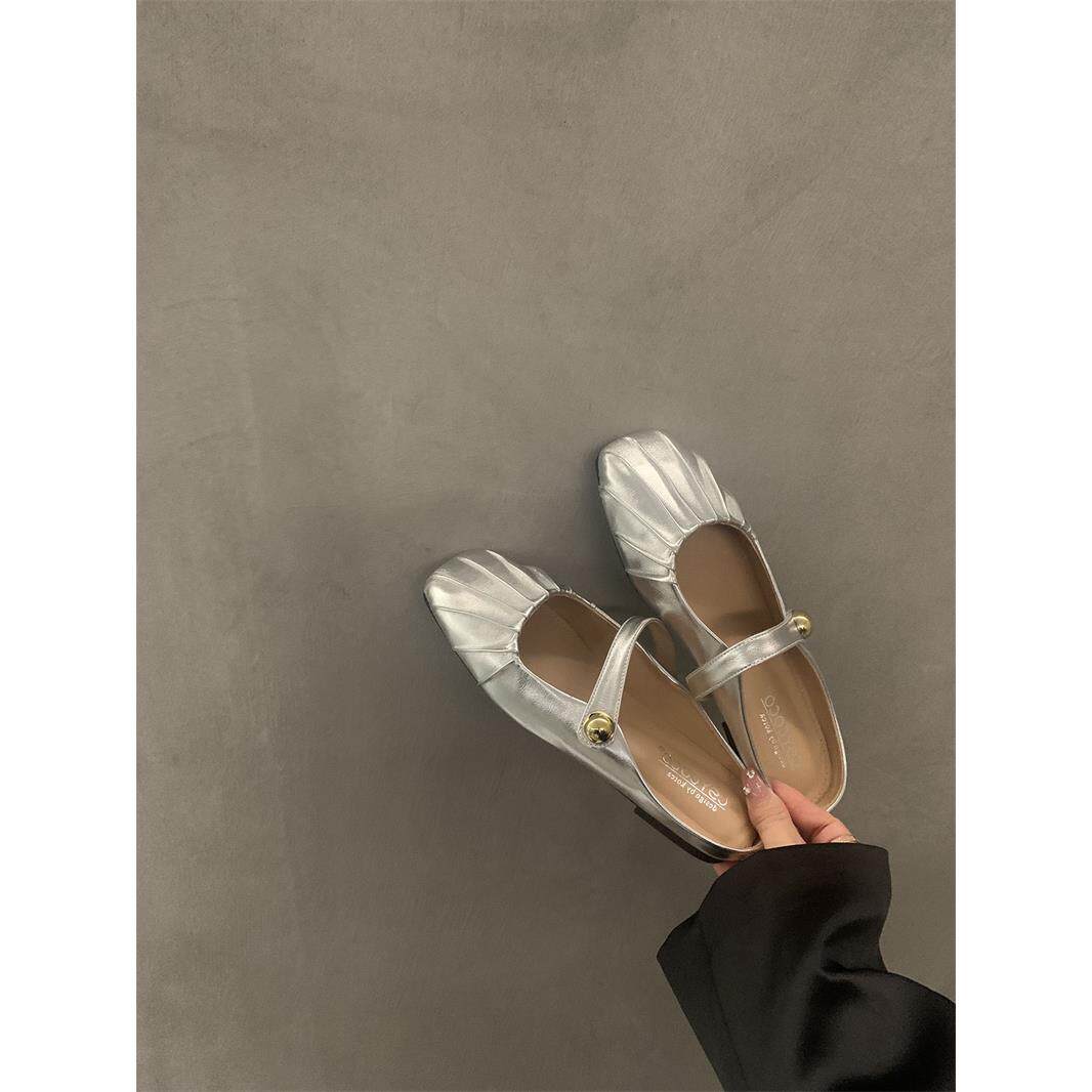 香港银色平底包头凉鞋女外穿2025夏季新款配裙子复古时尚穆勒单鞋