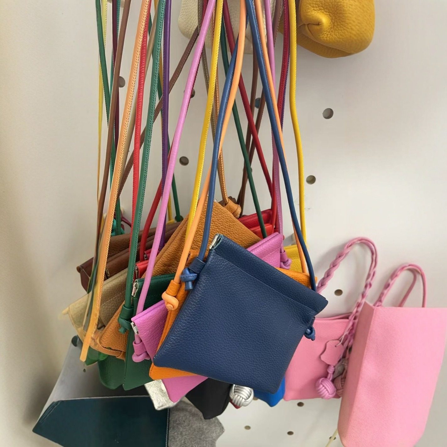 弹片自闭合开口真皮手机包头层牛皮横款轻薄可调节肩带斜挎口红包,箱包皮具/热销女包/男包,手机包,淘宝优惠券,粉丝福利购,淘宝优惠卷