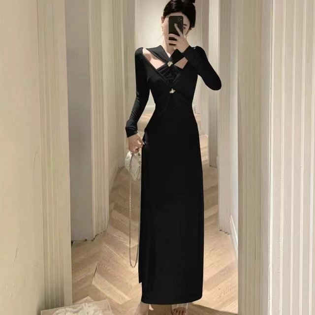 气质优雅设计感胸前交叉露肩打底长袖连衣裙女神范高腰显瘦长裙女