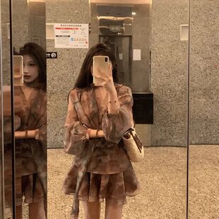 胖mm复古晕染碎花雪纺v领百褶连衣裙女26年春高级感气质度假短裙