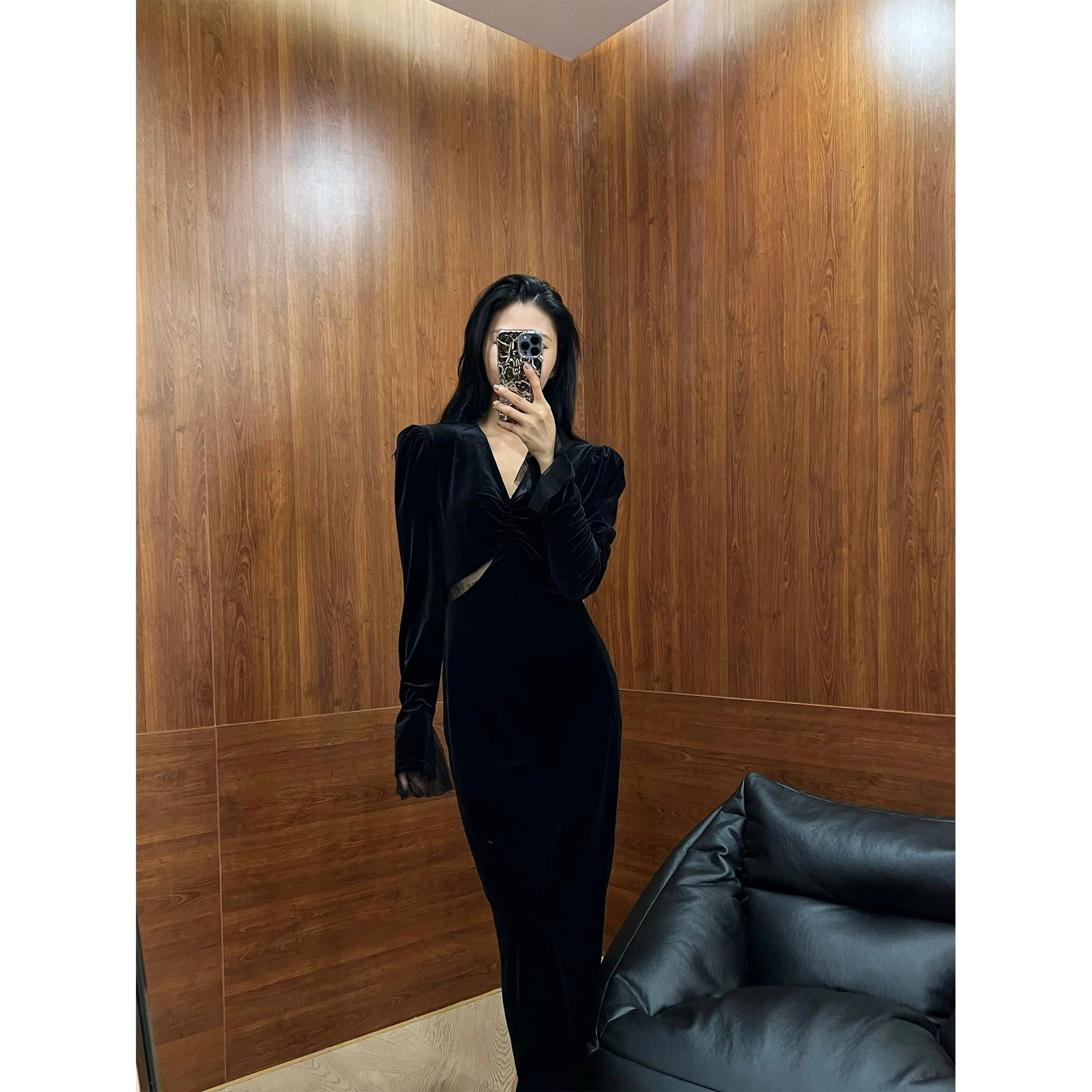 蕾丝拼接金丝绒连衣裙高级感不规则长裙女装秋季黑色修身显瘦裙子