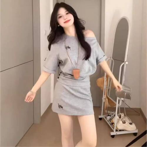 韩系辣妹休闲运动套装女夏季学生韩版时尚显瘦斜肩短袖短裙两件套