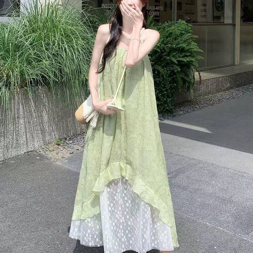2026夏旅游绿色长裙设计感挂脖吊带连衣裙女宽松气质海边度假裙子