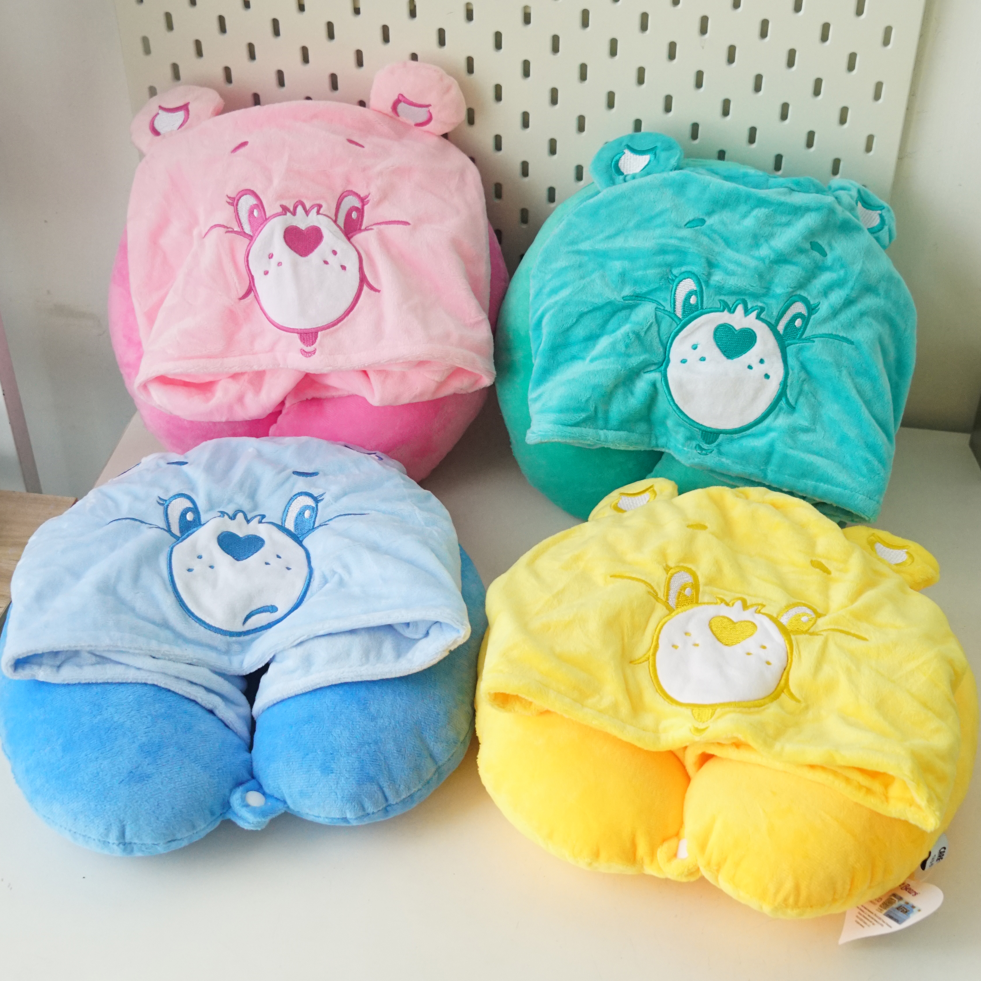 正版carebears爱心小熊护颈枕彩虹熊车载卡通汽车毛绒头枕腰垫女