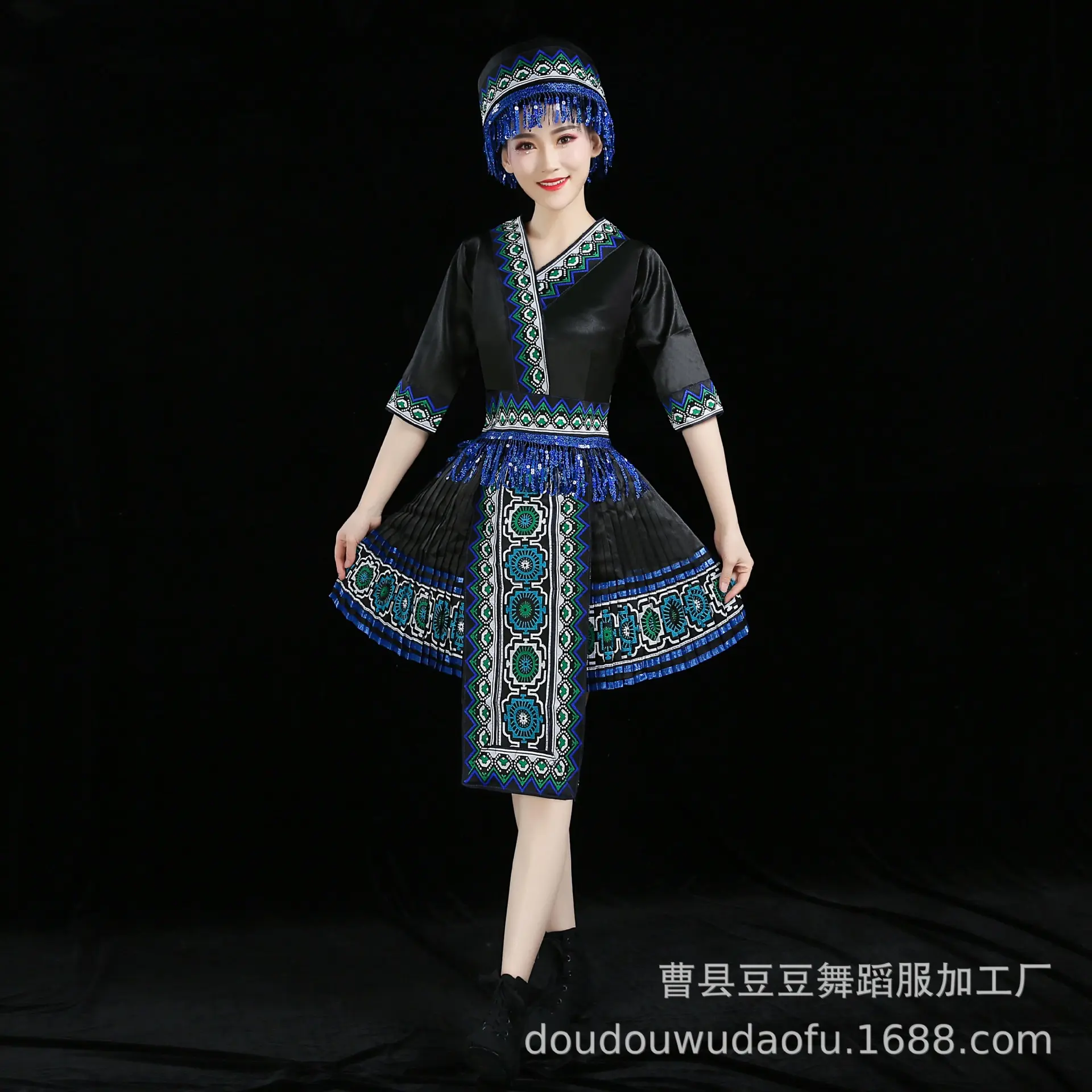 苗族服装女云南贵州侗族少数