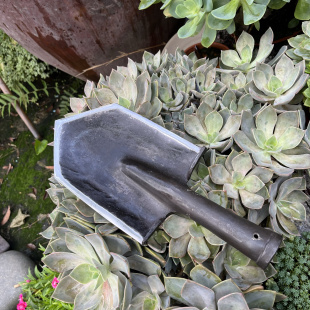 手工锻打工兵铲户外开路铲尖铲多功能工兵铲驴友户外野营铲子斧铲