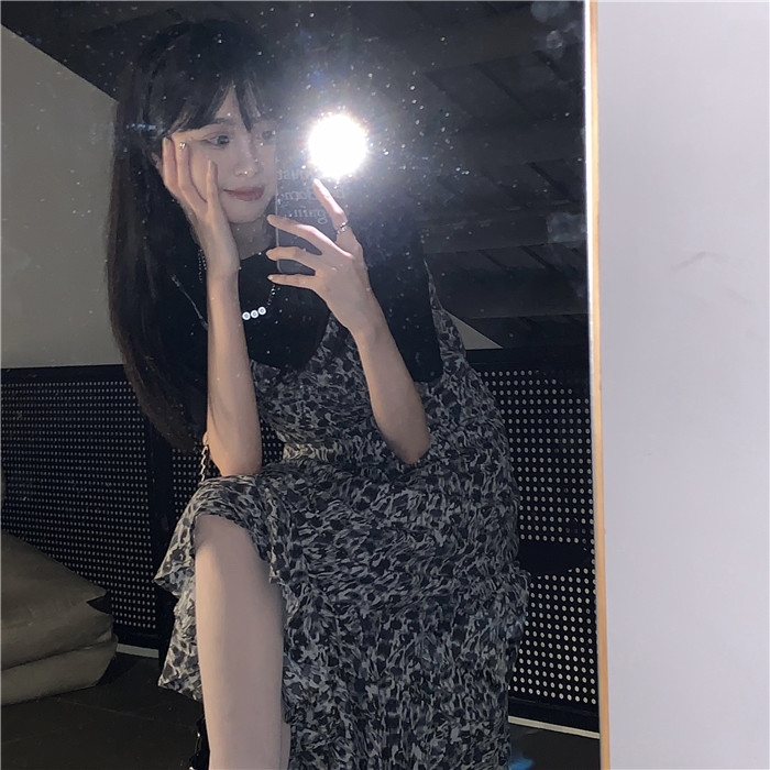 Real price black short sleeves + retro fashionable irregular hem splash ink suspender skirt