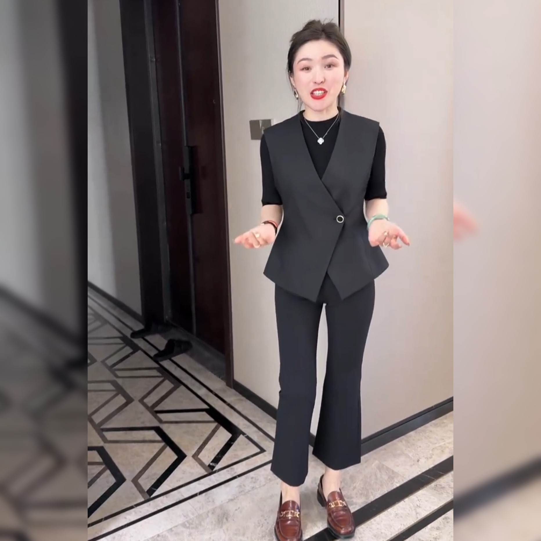 高端气质西装套装女春职业通勤T恤马甲九分微喇裤三件套职场百搭