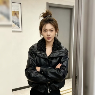 黑色羊羔毛领皮衣女冬短款拉链机车风外套小个子显瘦加绒棉服外套