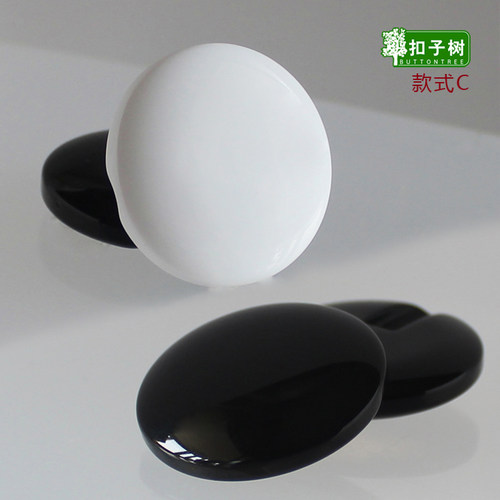 白色复古高档毛呢大衣纽扣圆形