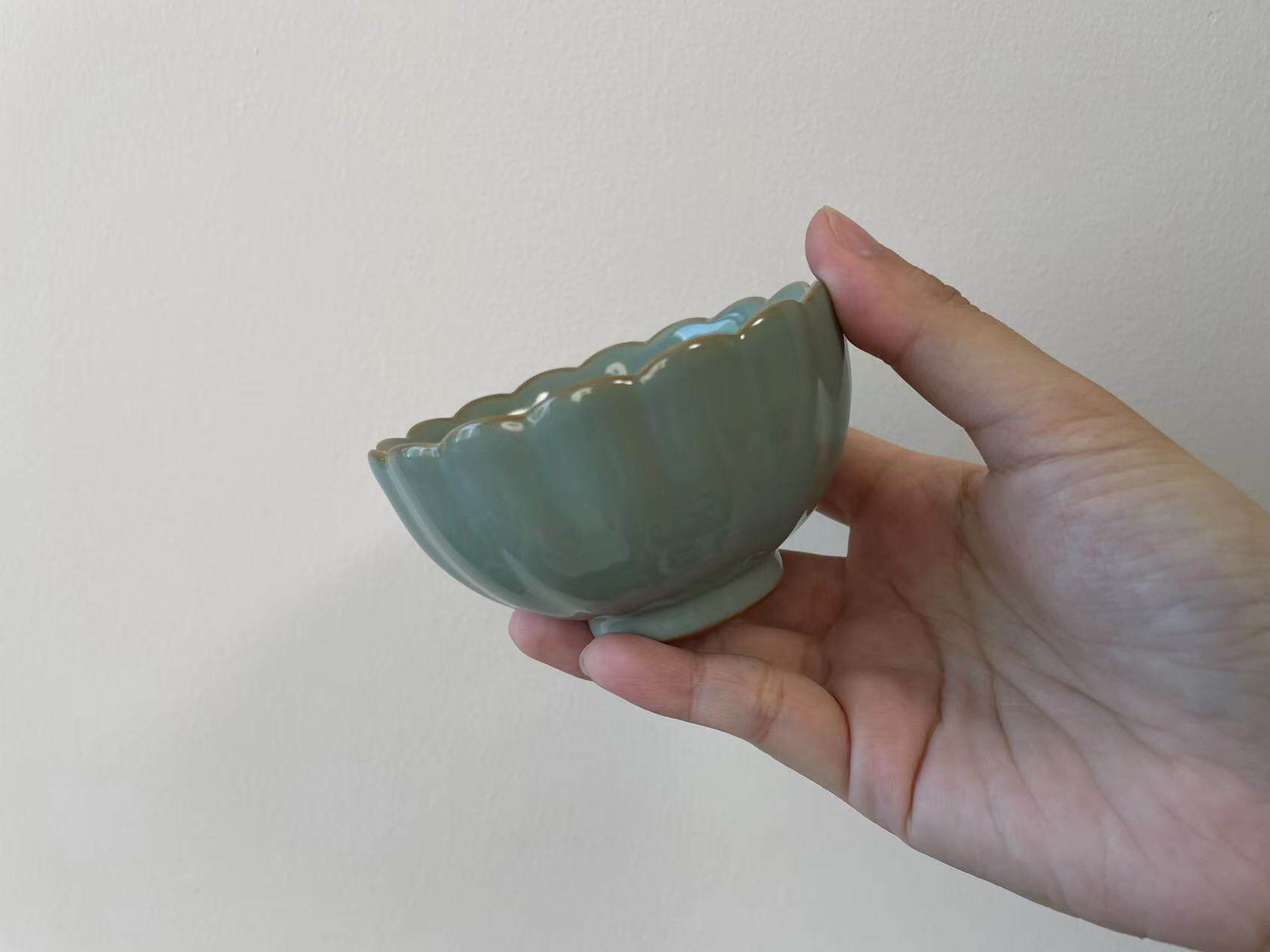 谢小金官窑粉青菊瓣杯景德镇全手工茶杯个人单杯主人杯陶瓷汝窑